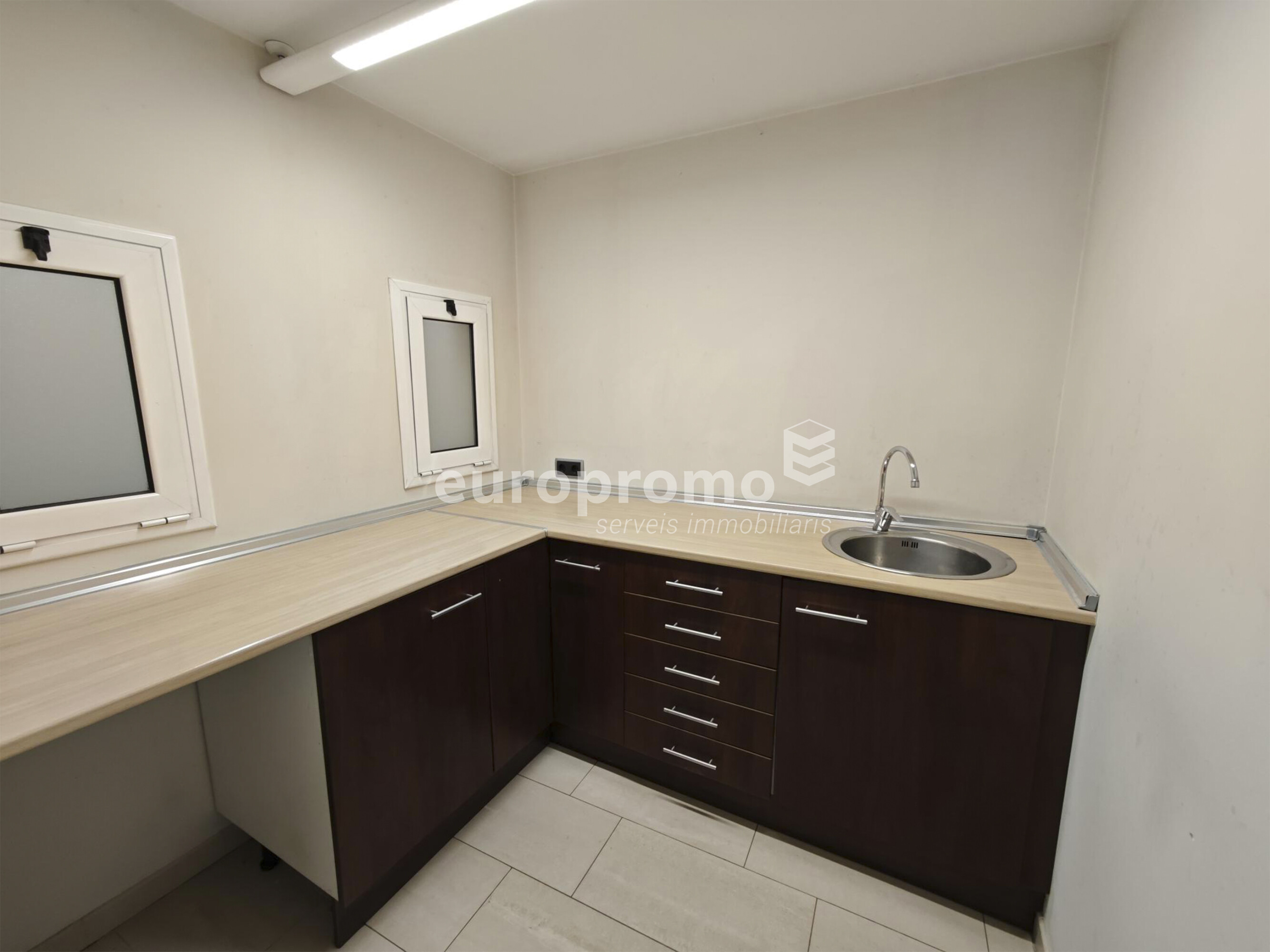 Local de 400m2 situat al centre de Girona!